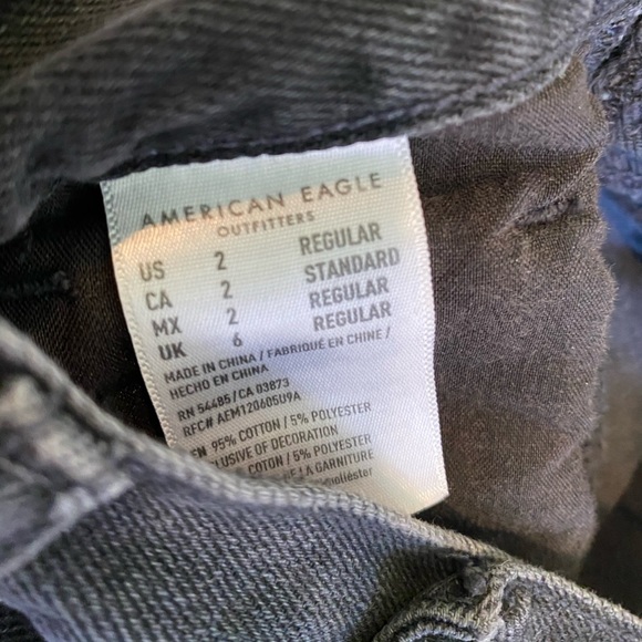 American Eagle High-Waisted Mom Jean - Black - Picture 4 of 4